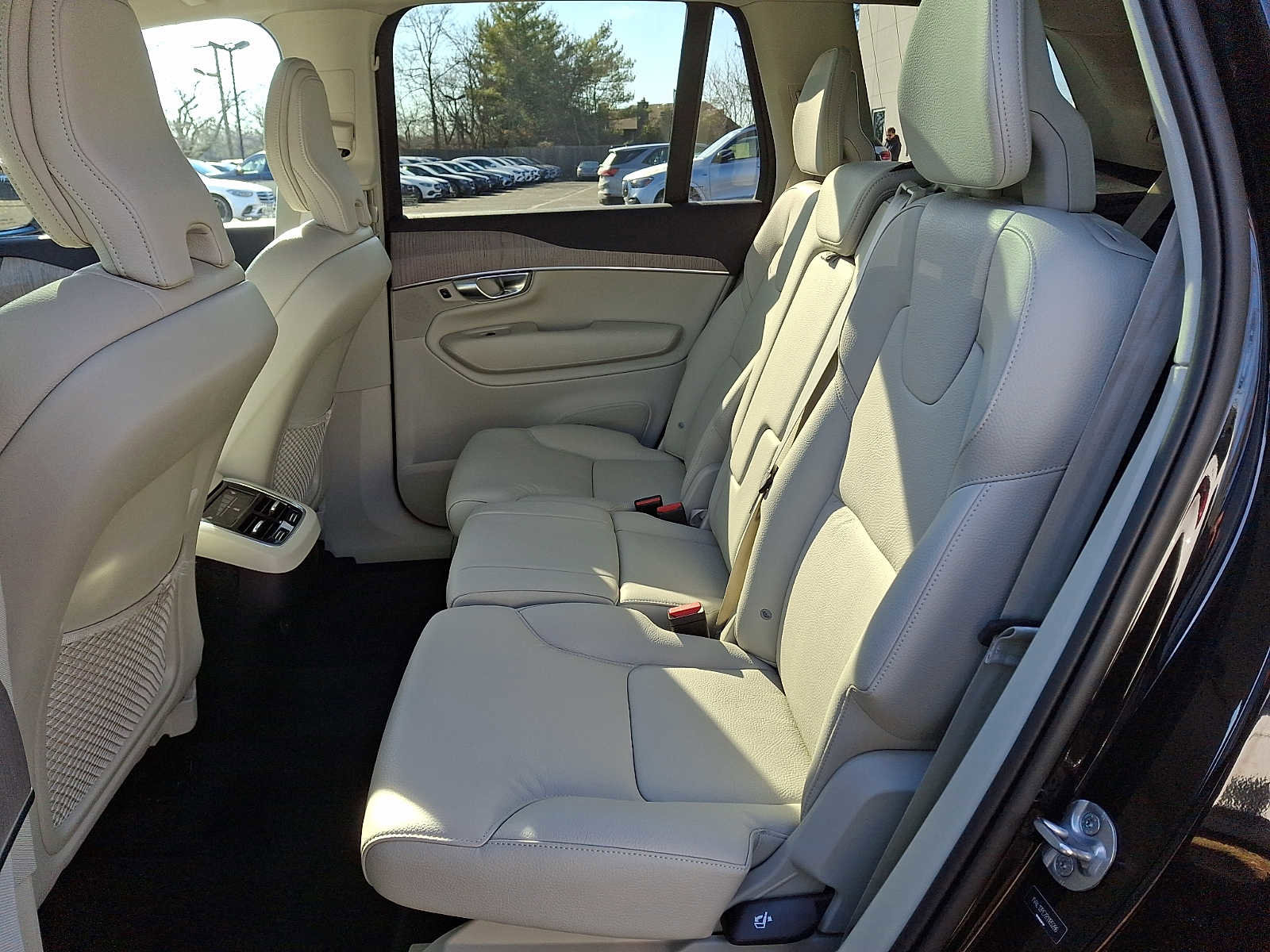 Used 2024 Volvo XC90 B5 Plus w/ Protection Package Premier AWD/4WD image 8