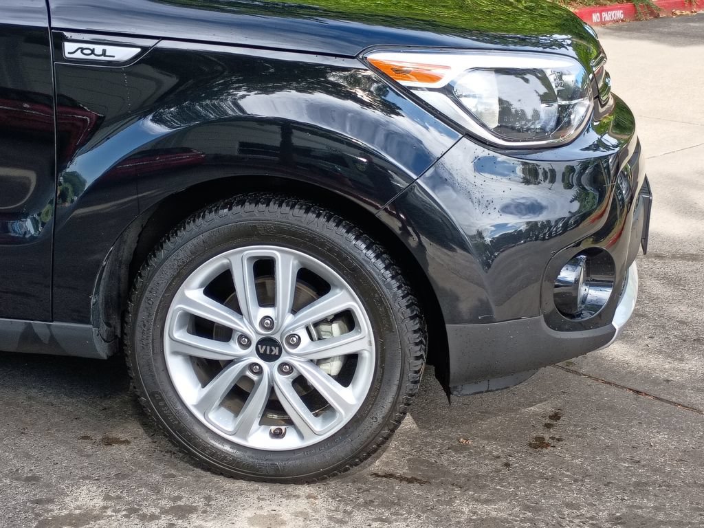 Used 2017 Kia Soul + FWD image 2