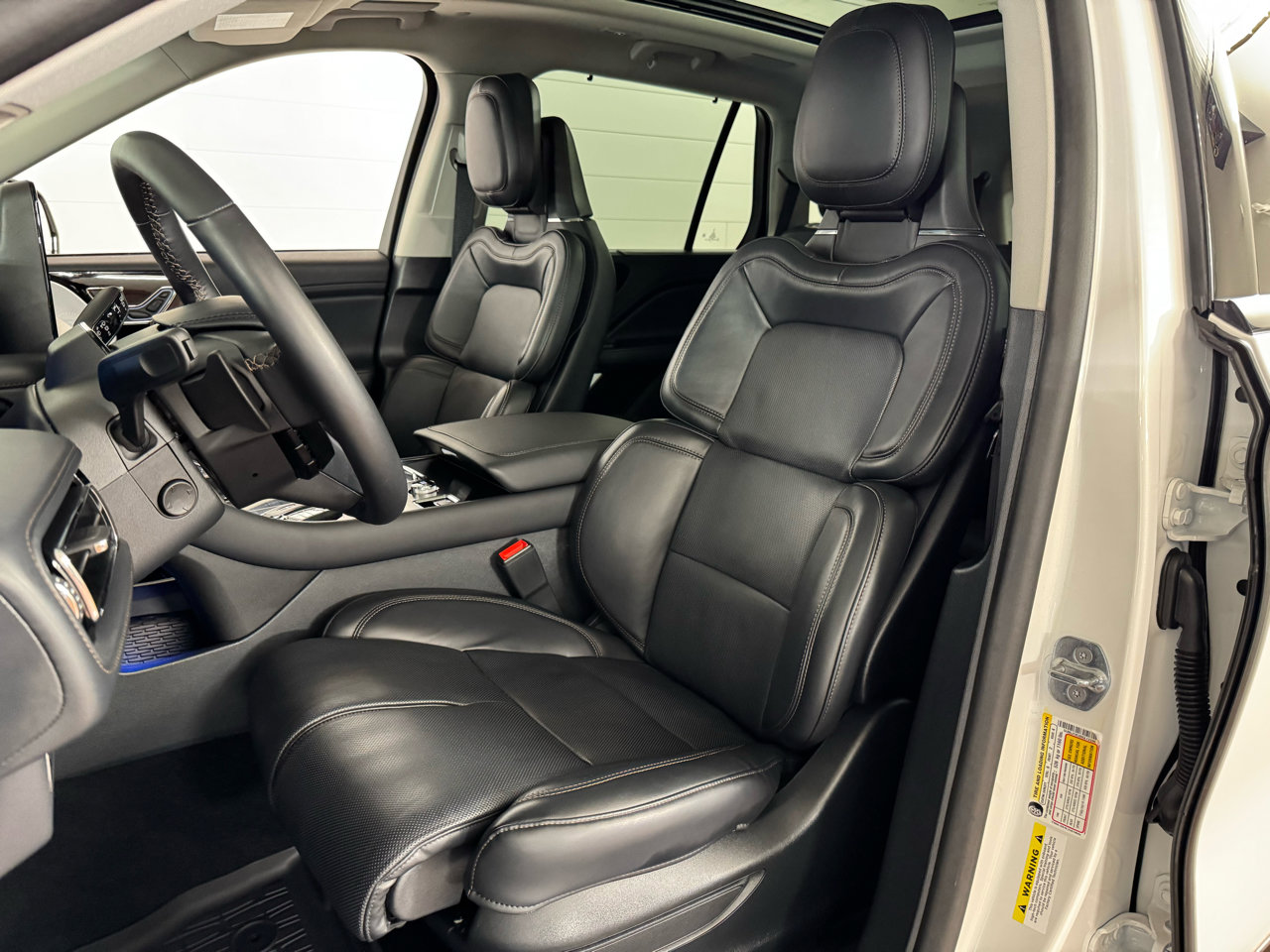 Used 2025 Lincoln Aviator Reserve w/ Equipment Group 201A image 12
