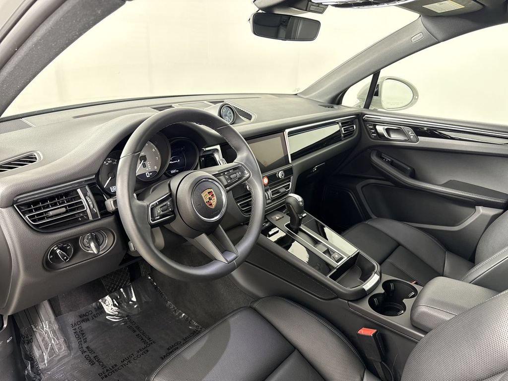 Certified 2025 Porsche Macan S AWD/4WD image 4