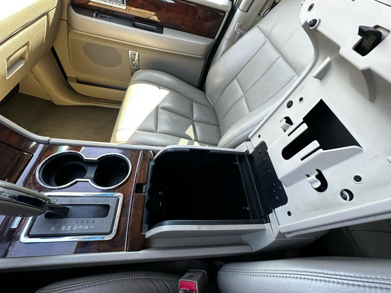 Used 2012 Lincoln Navigator 2WD image 82
