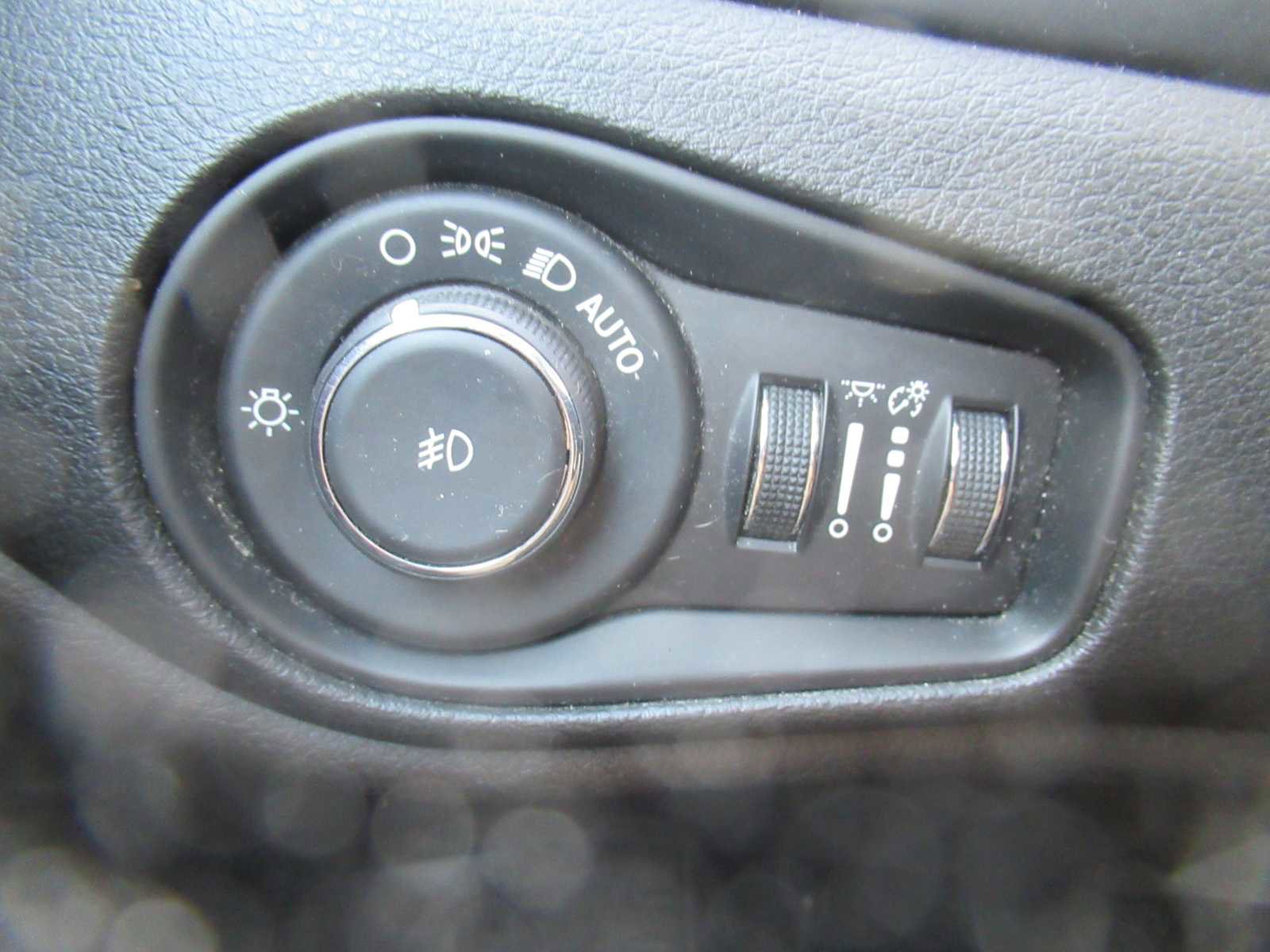 Used 2016 Jeep Renegade Latitude image 26