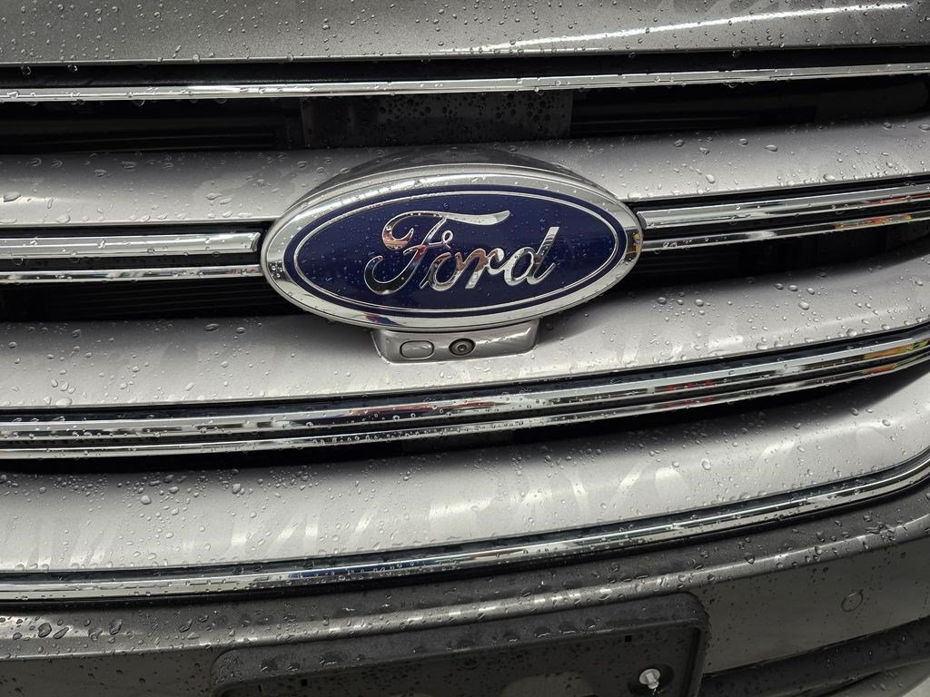 Used 2018 Ford Edge Titanium w/ Equipment Group 302A AWD/4WD image 9
