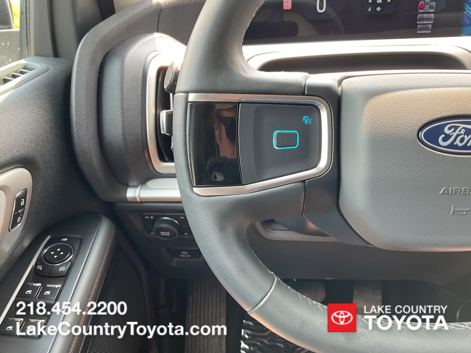 Used 2025 Ford Expedition Active AWD/4WD image 26