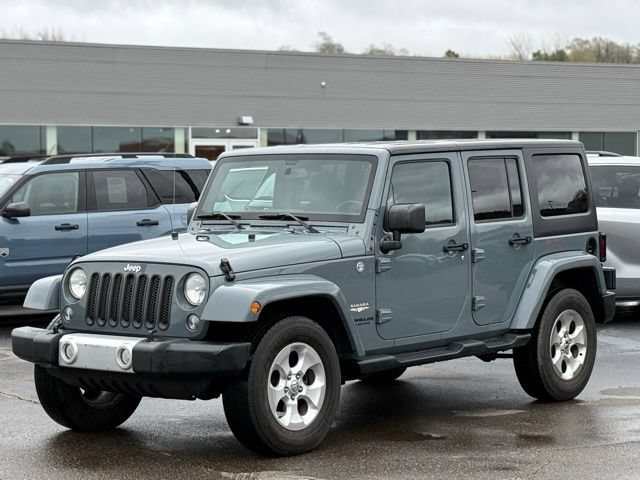 Used 2015 Jeep Wrangler Unlimited Sahara w/ Dual Top Group AWD/4WD image 29