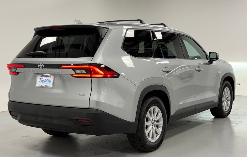 Used 2024 Toyota Grand Highlander AWD image 4