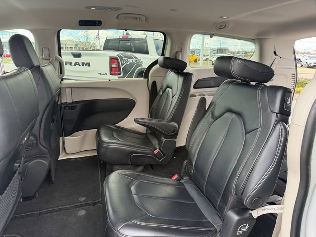 Used 2023 Chrysler Pacifica Touring-L image 22