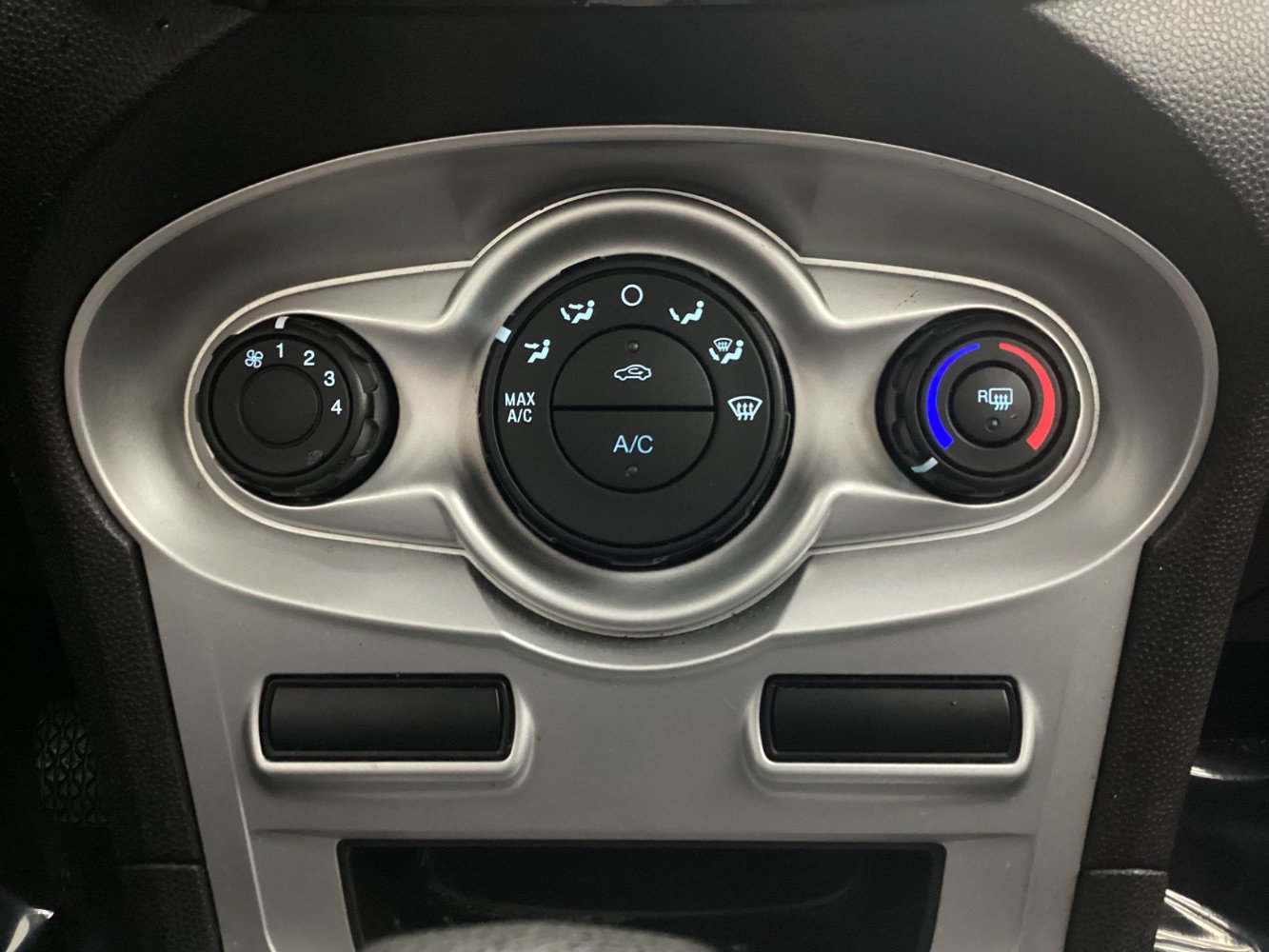 Used 2019 Ford Fiesta SE image 35