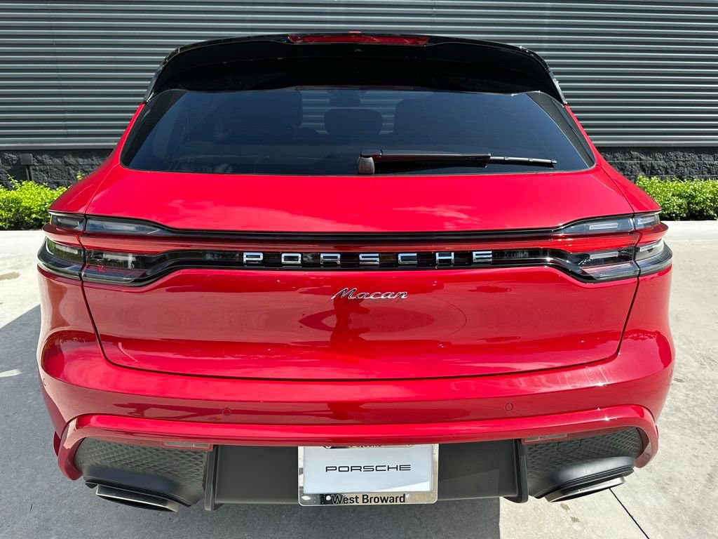 Certified 2025 Porsche Macan AWD/4WD image 11