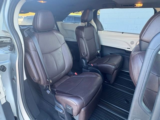 Used 2021 Toyota Sienna Platinum image 29