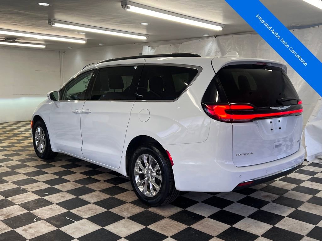 Used 2022 Chrysler Pacifica Touring-L image 8