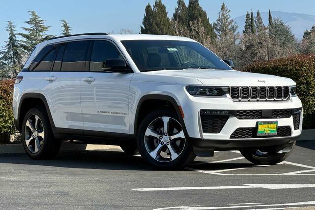 New 2026 Jeep Grand Cherokee Limited AWD/4WD image 2