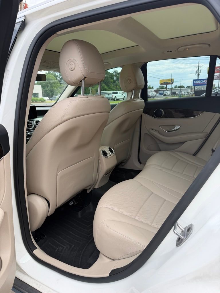 Used 2021 Mercedes-Benz GLC 300 image 8