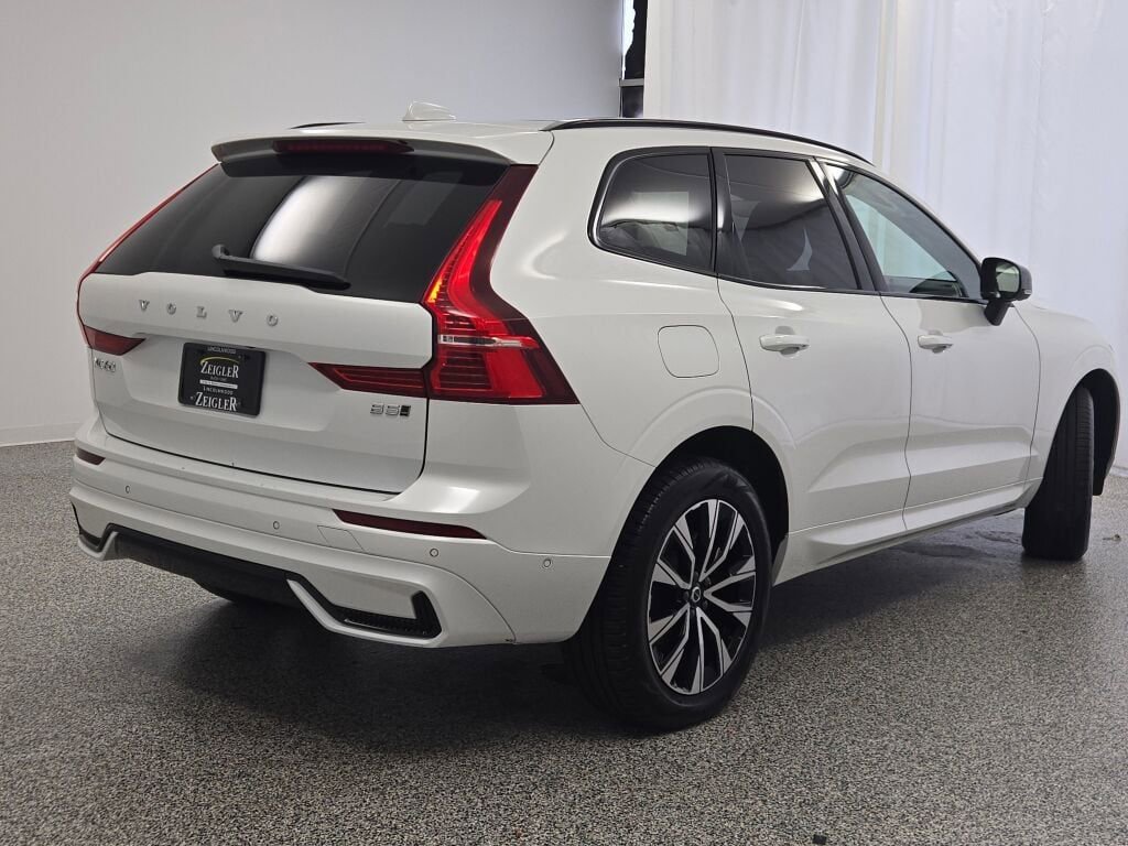 Used 2025 Volvo XC60 B5 Plus image 12