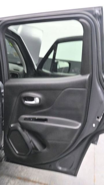 Used 2023 Jeep Renegade Latitude image 11
