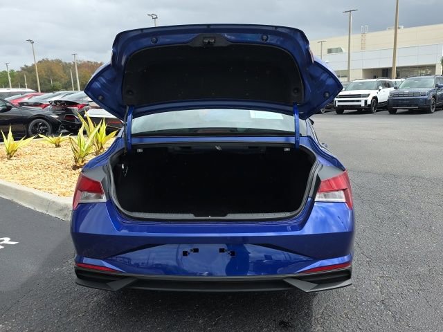 Certified 2023 Hyundai Elantra SE image 19