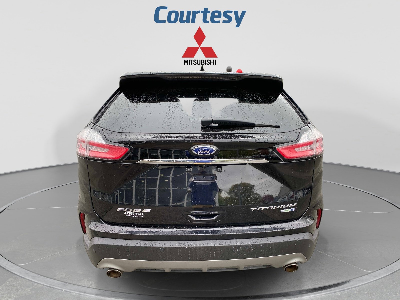 Used 2019 Ford Edge Titanium w/ Equipment Group 301A AWD/4WD image 4