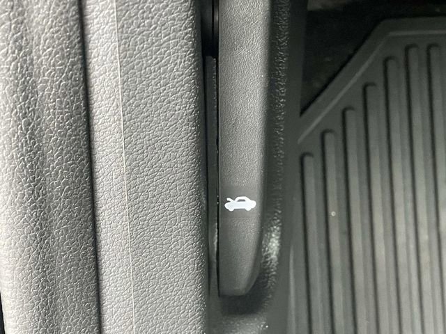 Used 2020 Hyundai Elantra Limited w/ Cargo Package (C1) image 16