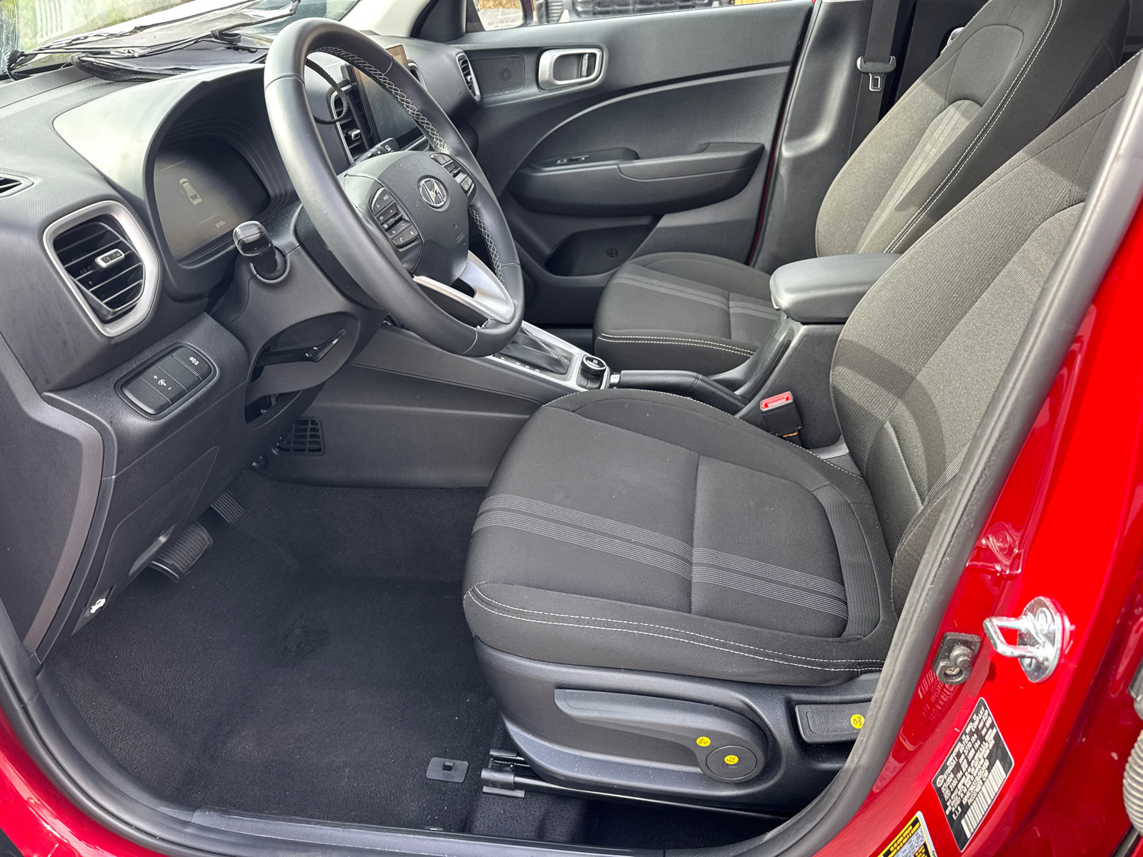 Used 2025 Hyundai Venue SEL image 9