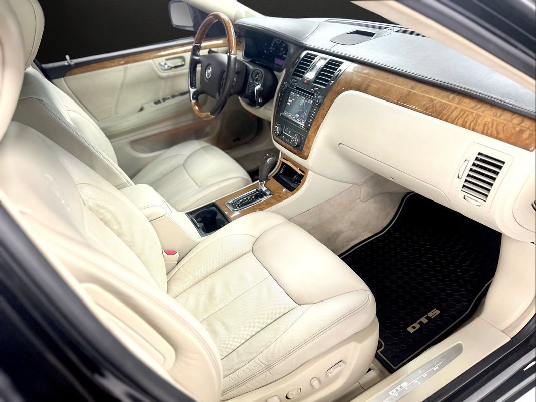Used 2011 Cadillac DTS Platinum FWD image 23