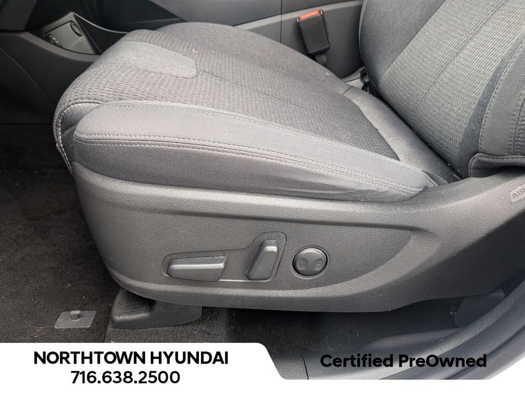 Used 2023 Hyundai Santa Fe SEL w/ Winter Weather Package image 32