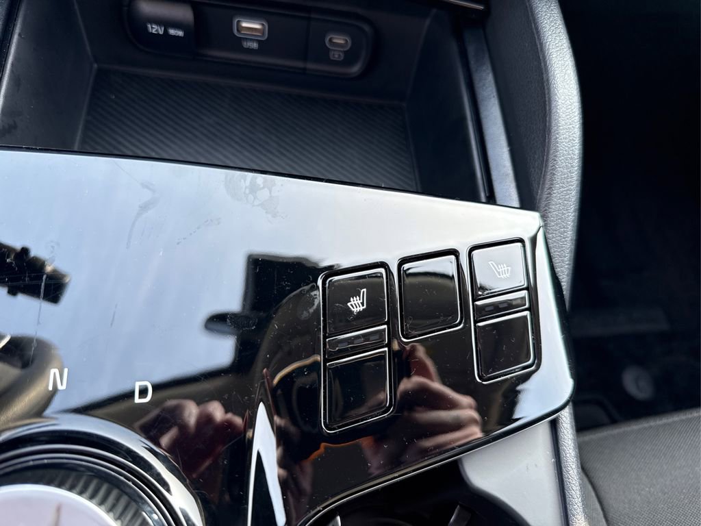 Certified 2025 Kia Sportage LX image 32