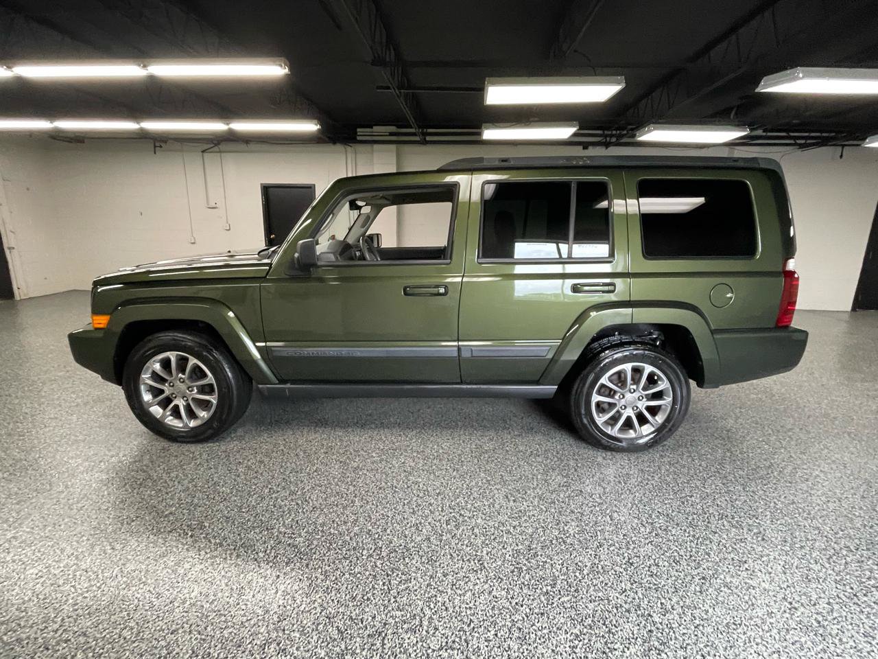 Used 2007 Jeep Commander Sport AWD/4WD image 9