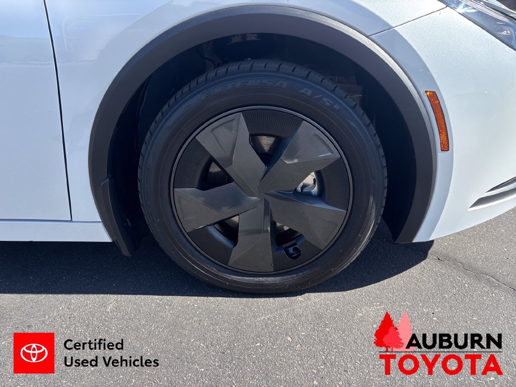Certified 2026 Toyota Prius Plug-In Hybrid FWD image 25