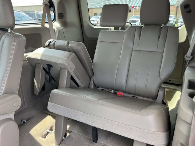 Used 2014 Chrysler Town & Country Touring FWD image 16