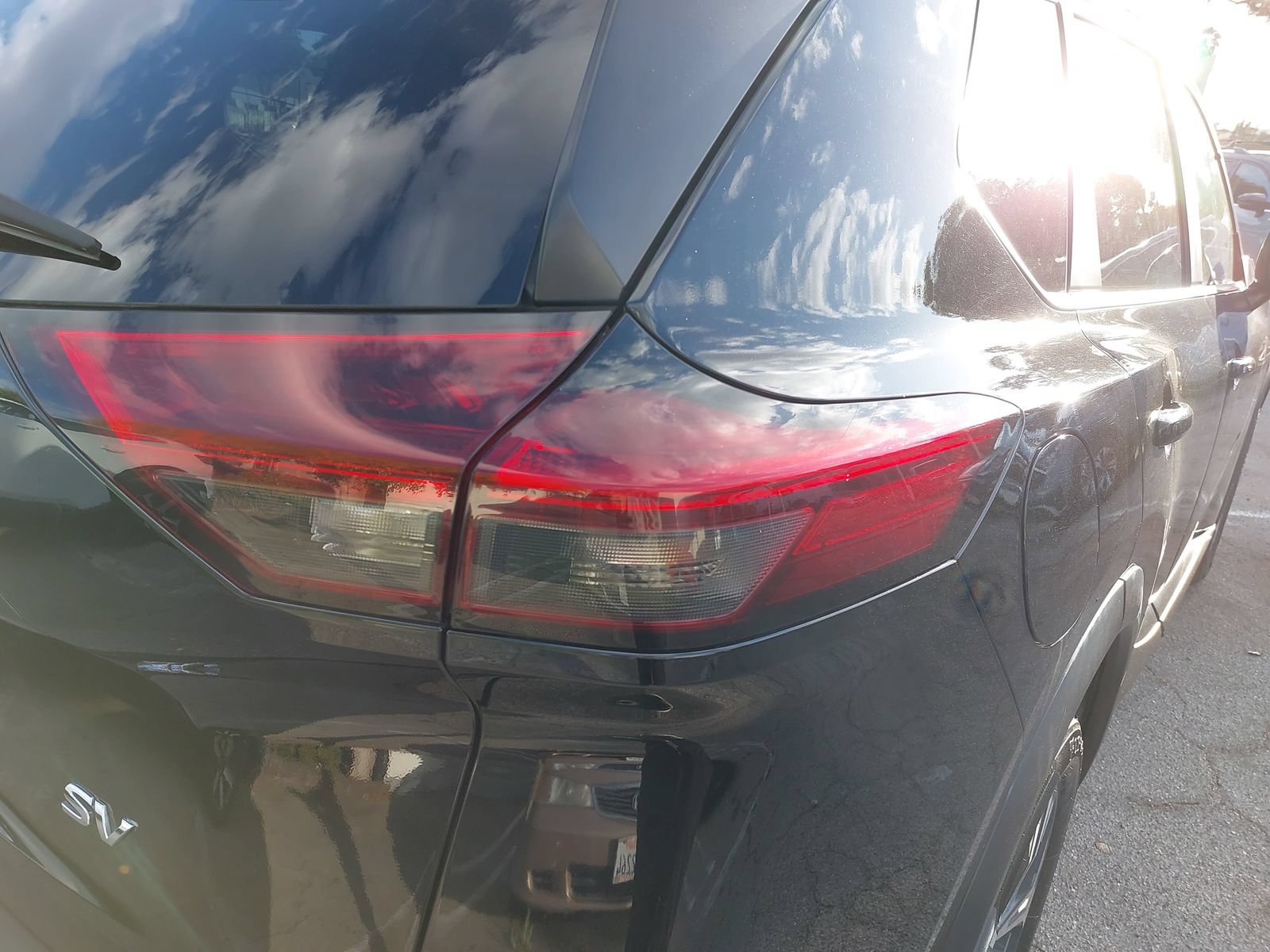 Used 2023 Nissan Rogue SV FWD image 34