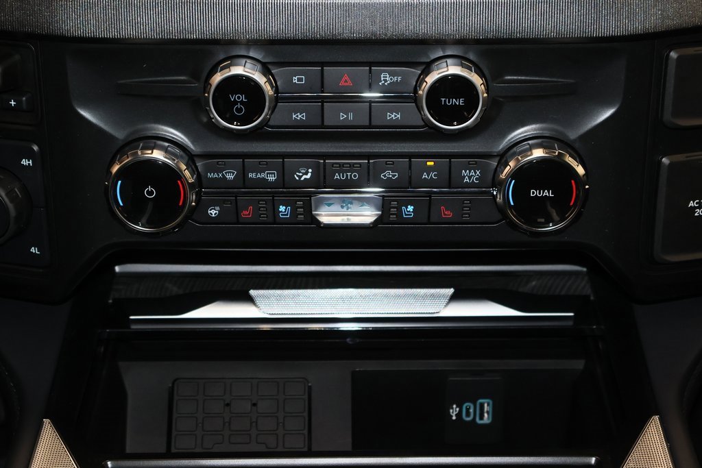 New 2025 Ford F350 Platinum w/ FX4 Off-Road Package image 28