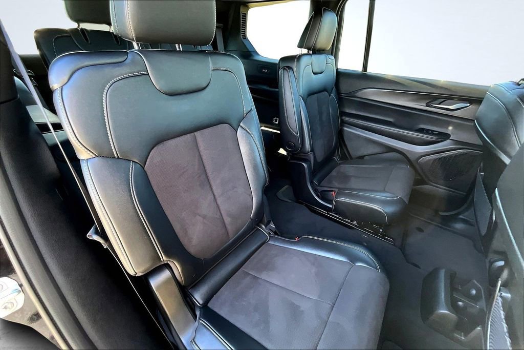 Used 2024 Jeep Grand Cherokee L Altitude image 27