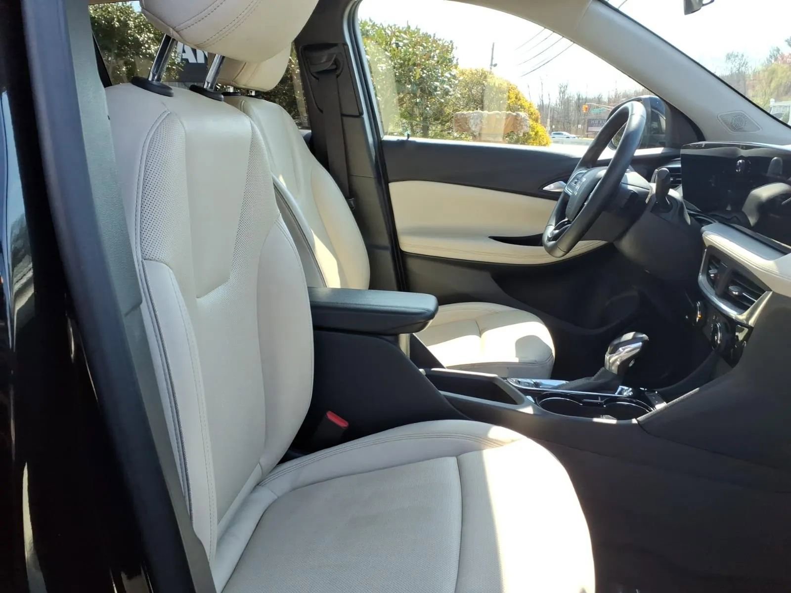 Used 2024 Buick Encore GX Sport Touring image 13