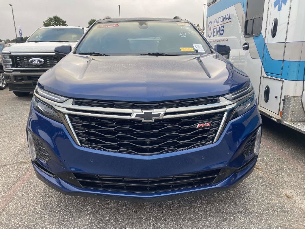 Used 2023 Chevrolet Equinox RS FWD image 2