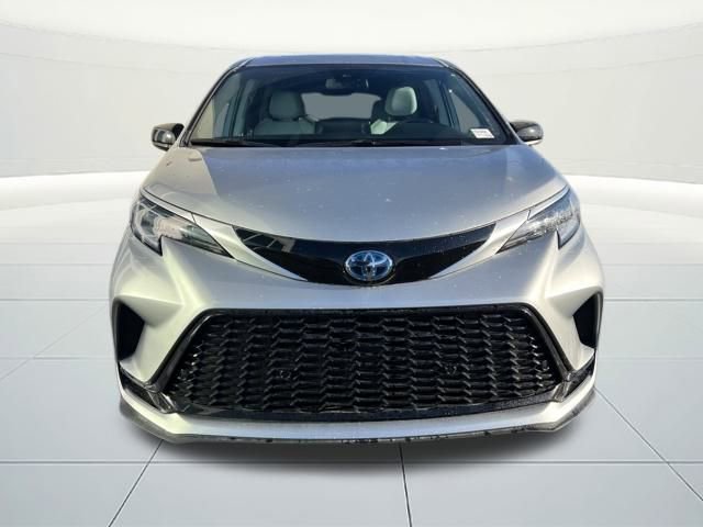 Used 2024 Toyota Sienna XSE image 7