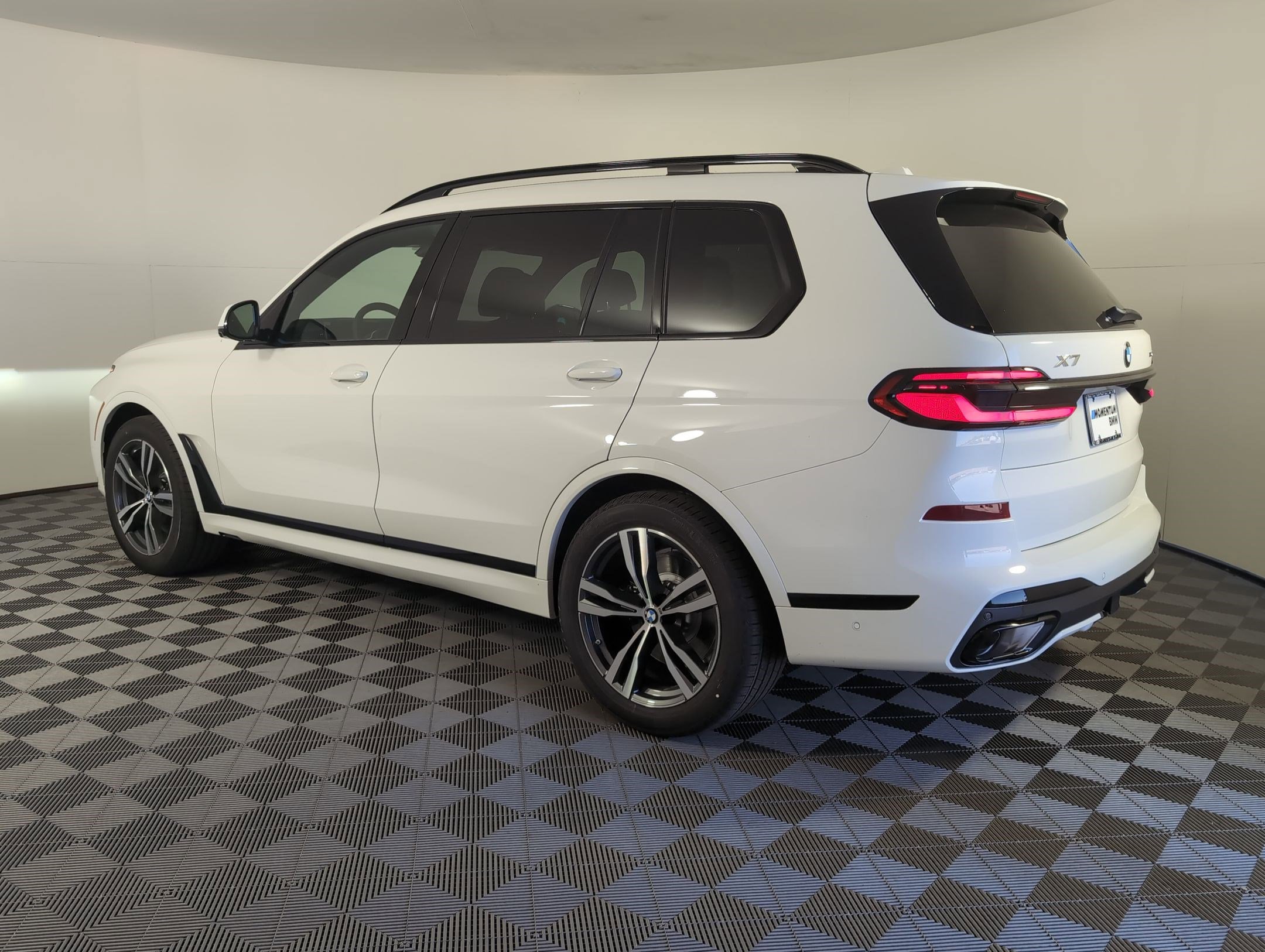 New 2026 BMW X7 xDrive40i w/ Executive Package image 3