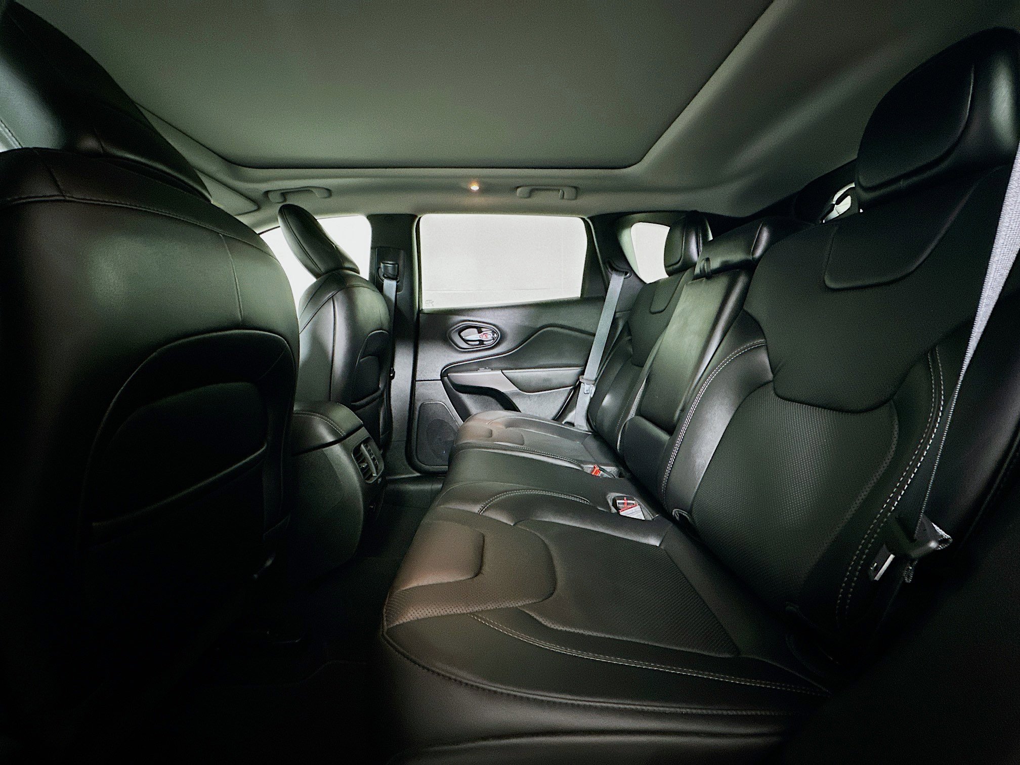 Used 2021 Jeep Cherokee Limited image 28