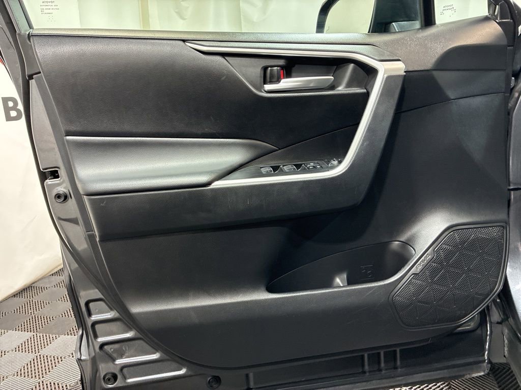 Used 2023 Toyota RAV4 XLE AWD/4WD image 9