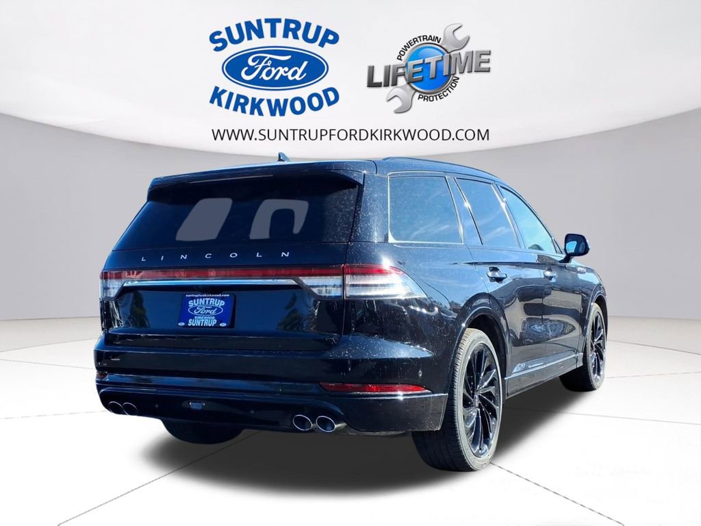 Used 2023 Lincoln Aviator Reserve w/ Equipment Group 201A image 3
