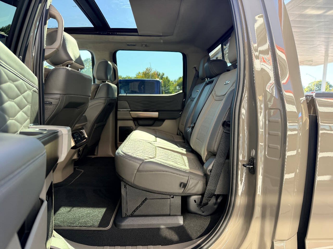 Used 2027 Ford F450 Platinum w/ Platinum Plus Package AWD/4WD image 34