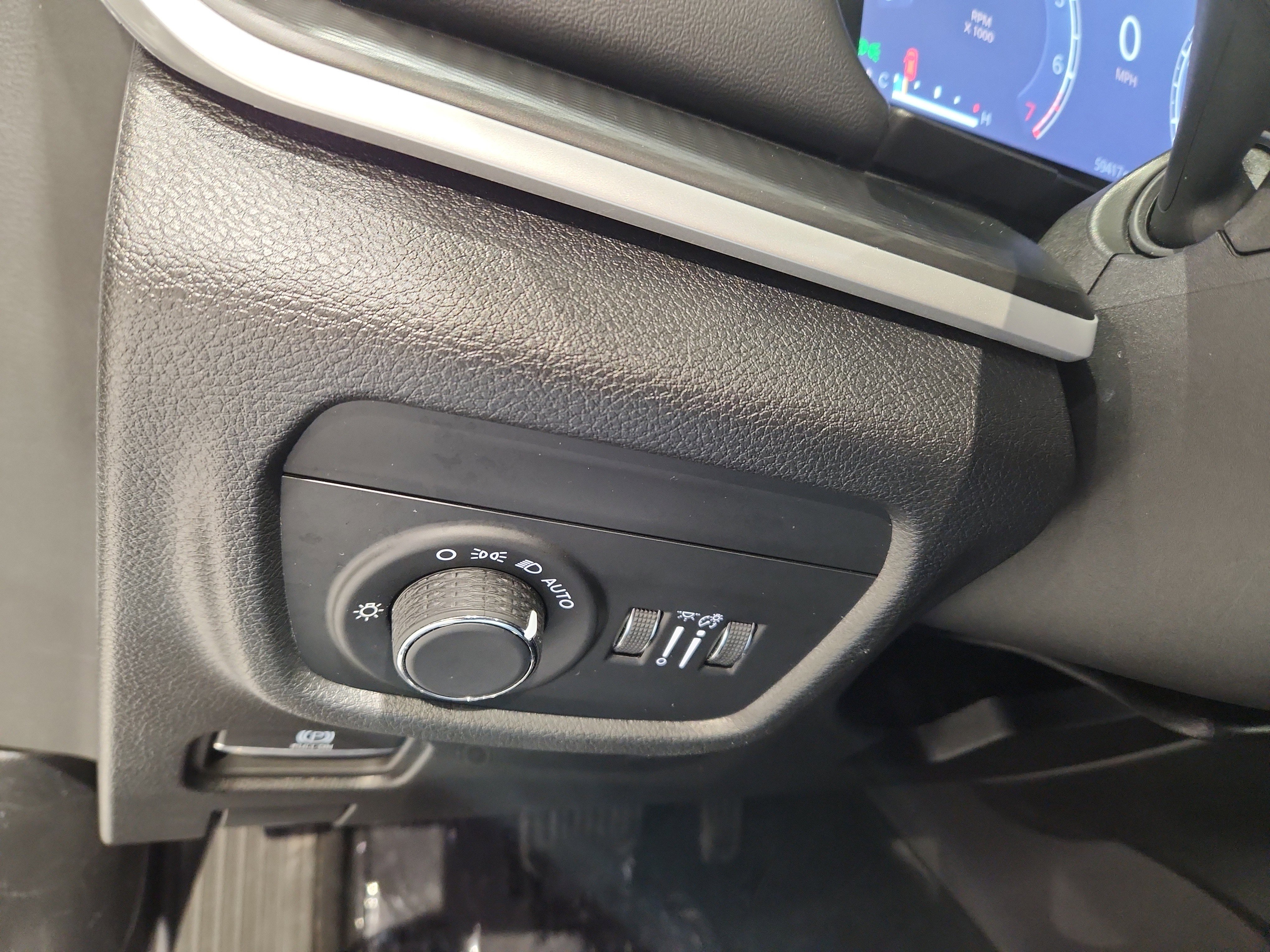 Used 2023 Jeep Grand Cherokee L Laredo image 13