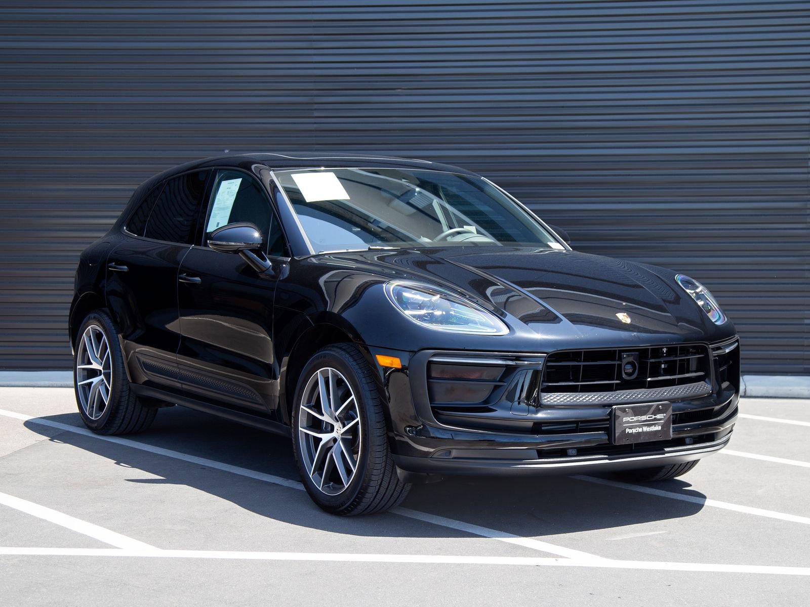 Certified 2025 Porsche Macan AWD/4WD image 7