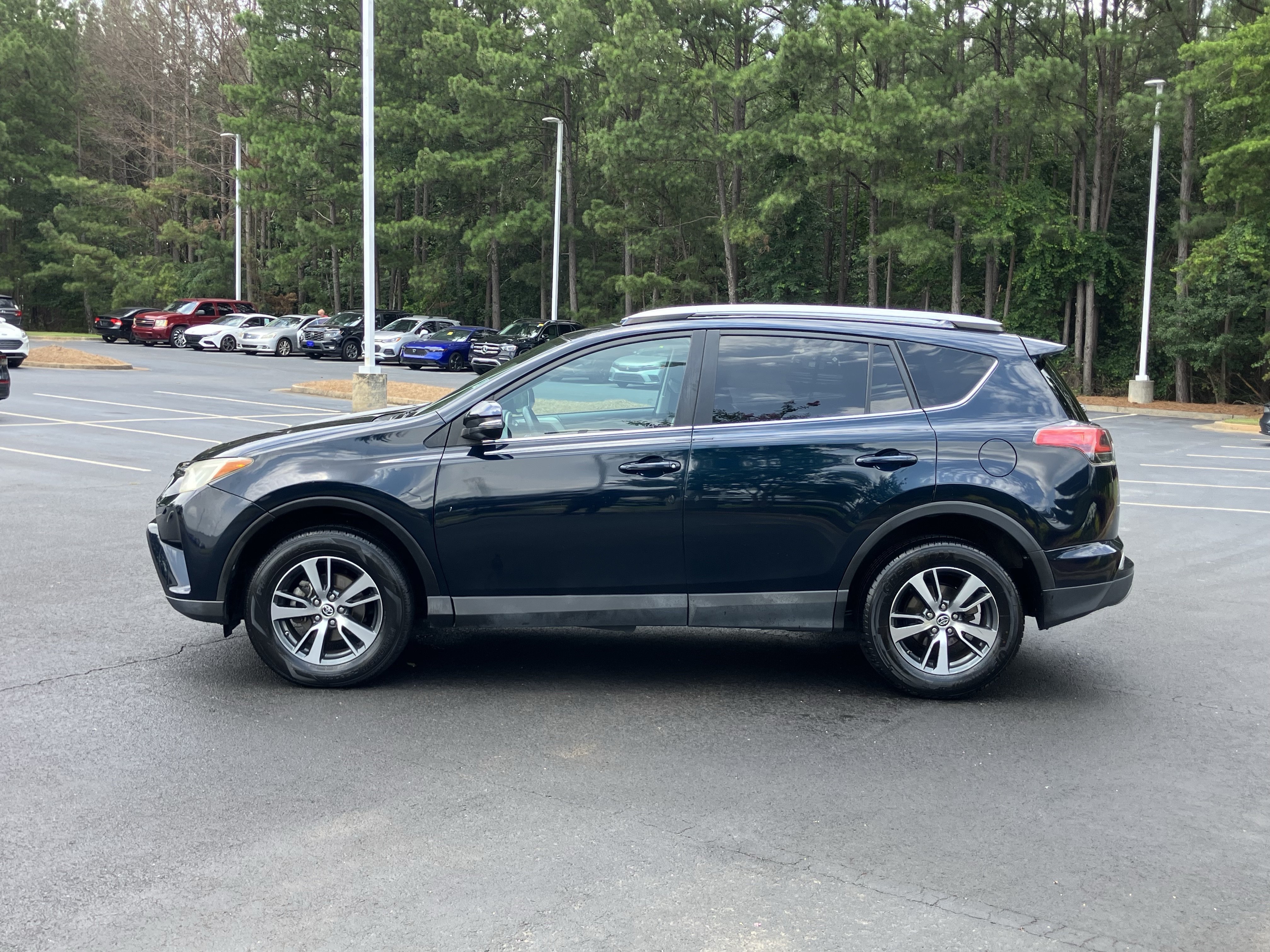 Used 2017 Toyota RAV4 XLE FWD image 7