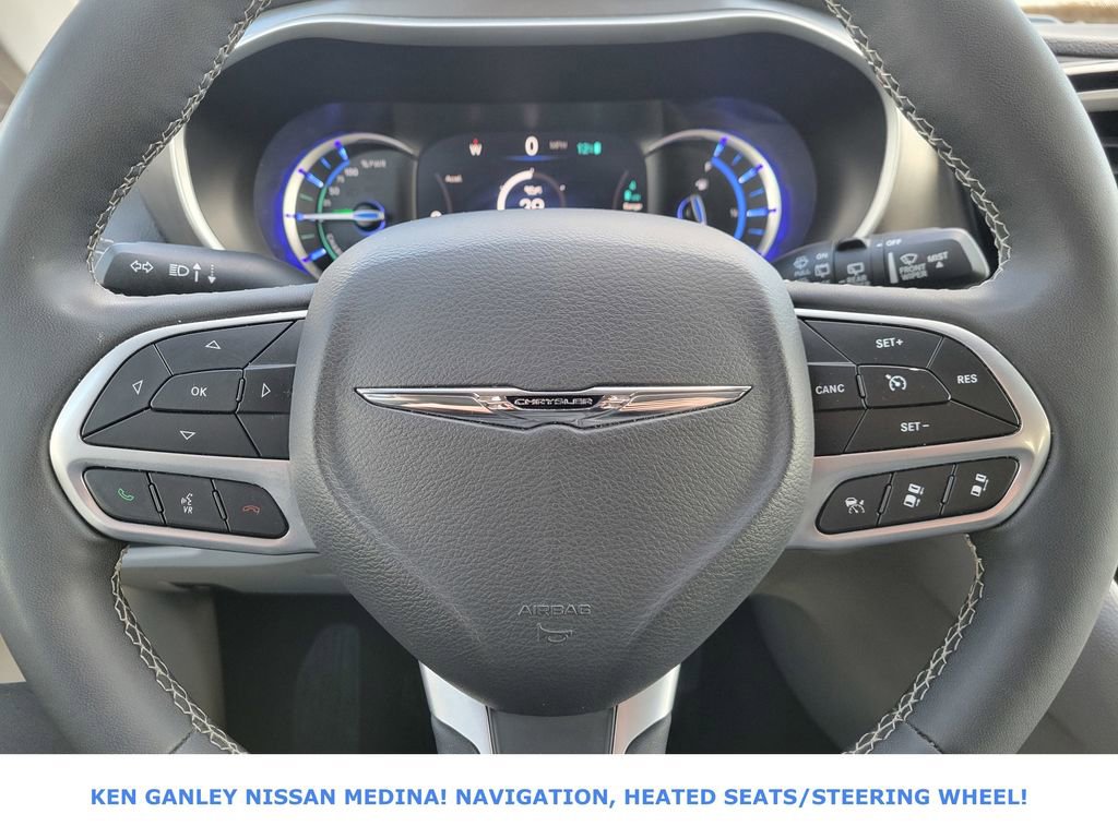 Used 2024 Chrysler Pacifica Select image 30
