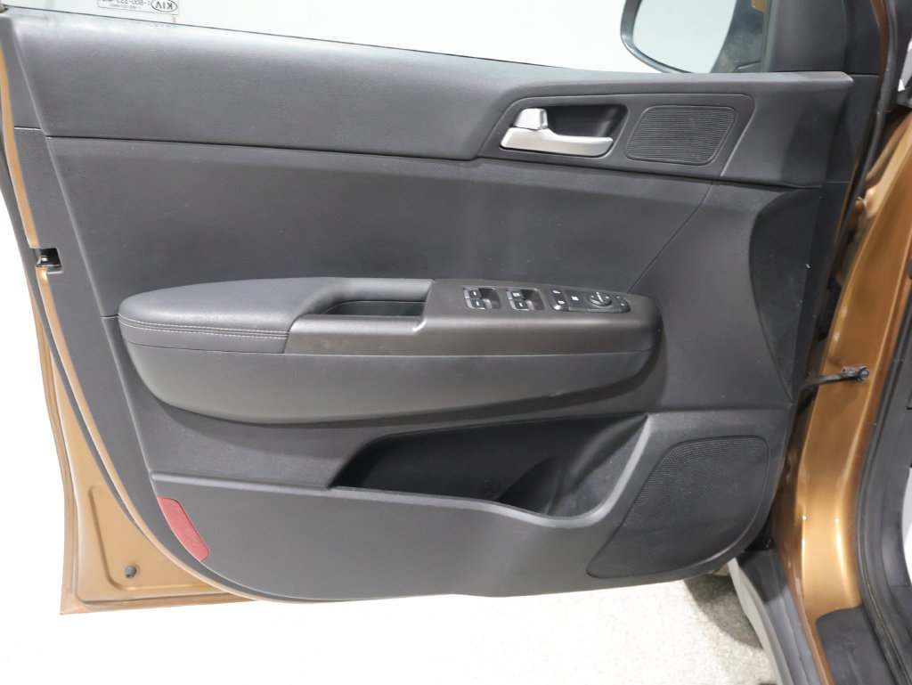 Used 2020 Kia Sportage LX AWD/4WD image 13
