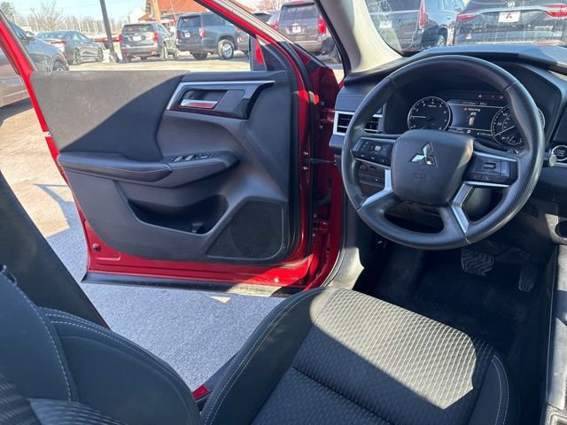 Used 2022 Mitsubishi Outlander ES image 17