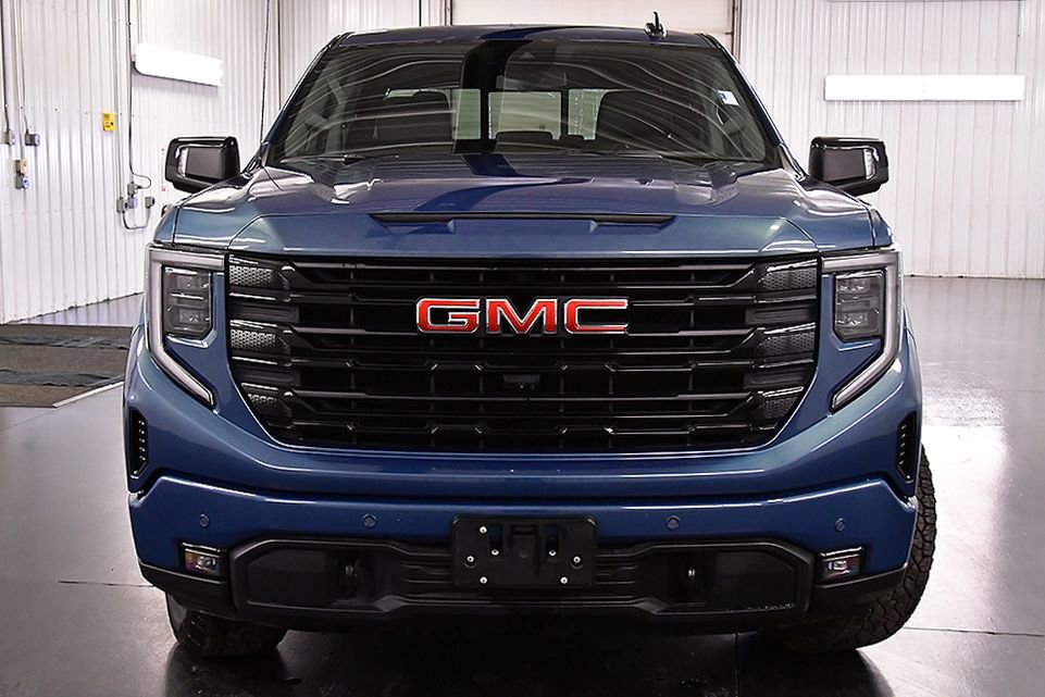 Used 2025 GMC Sierra 1500 Elevation w/ Elevation Premium Package AWD/4WD image 2