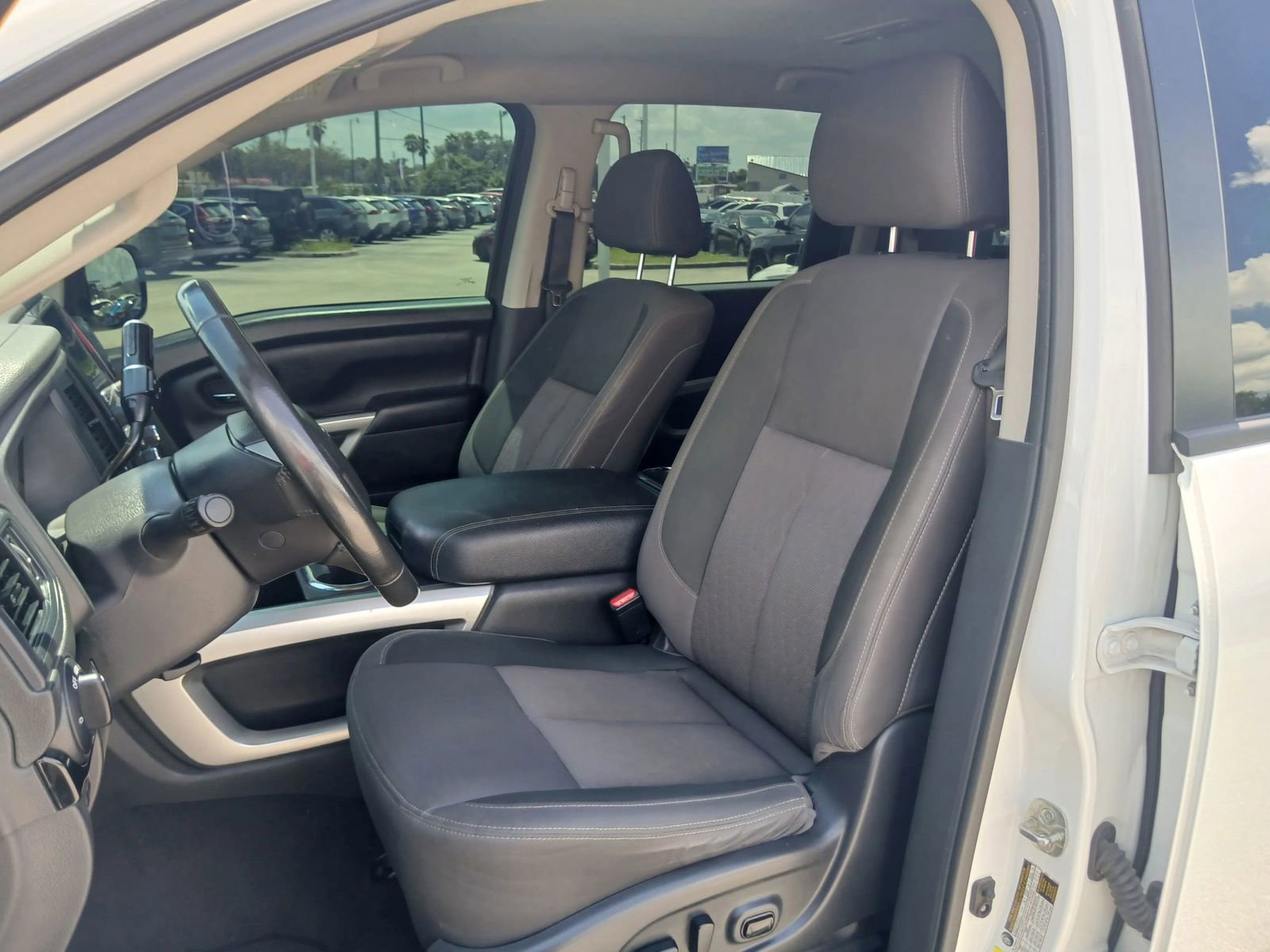 Used 2022 Nissan Titan SV w/ SV Convenience Package image 62