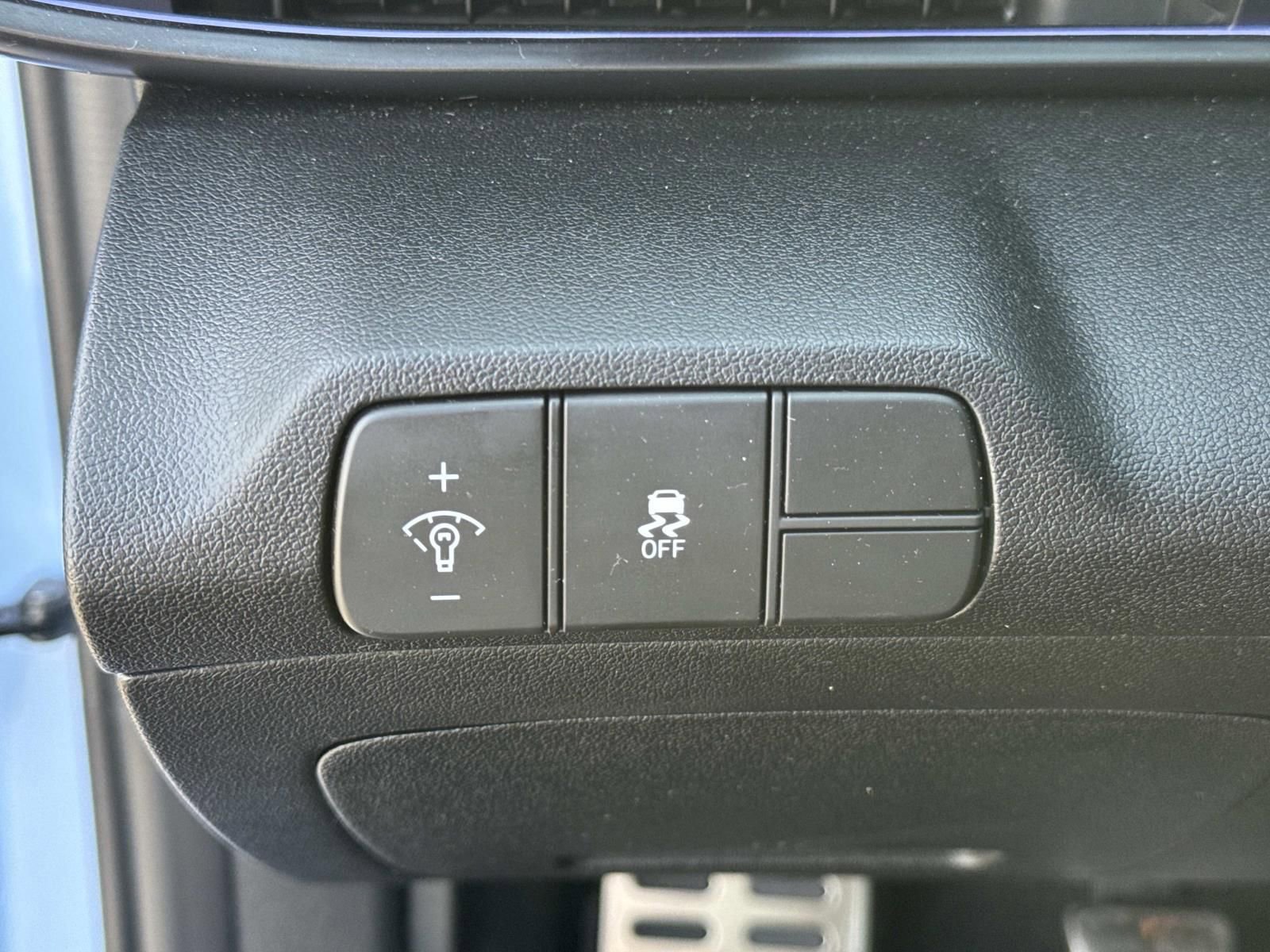 Used 2025 Hyundai Elantra N Base image 18