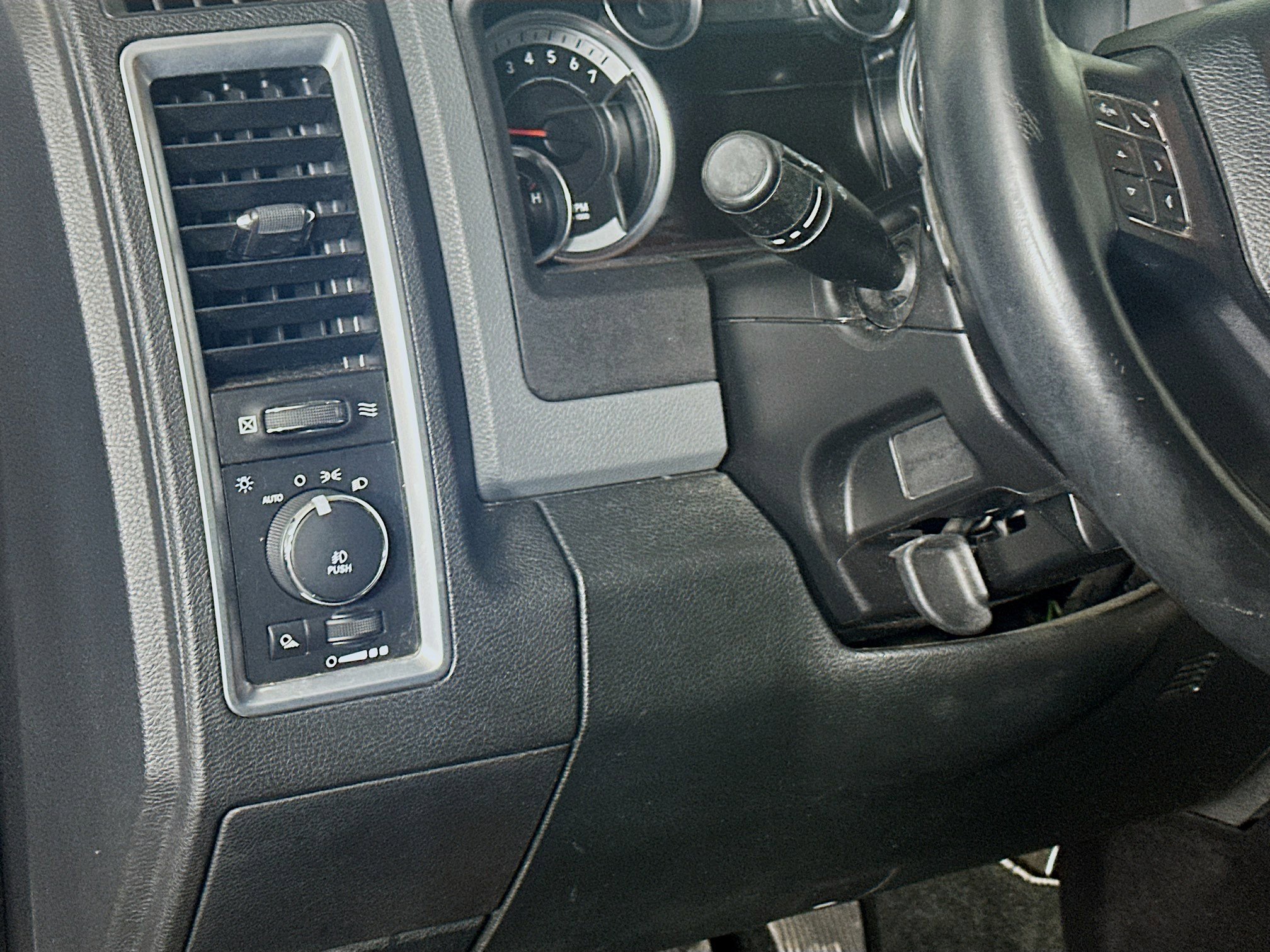 Used 2015 RAM 1500 Lone Star RWD image 16